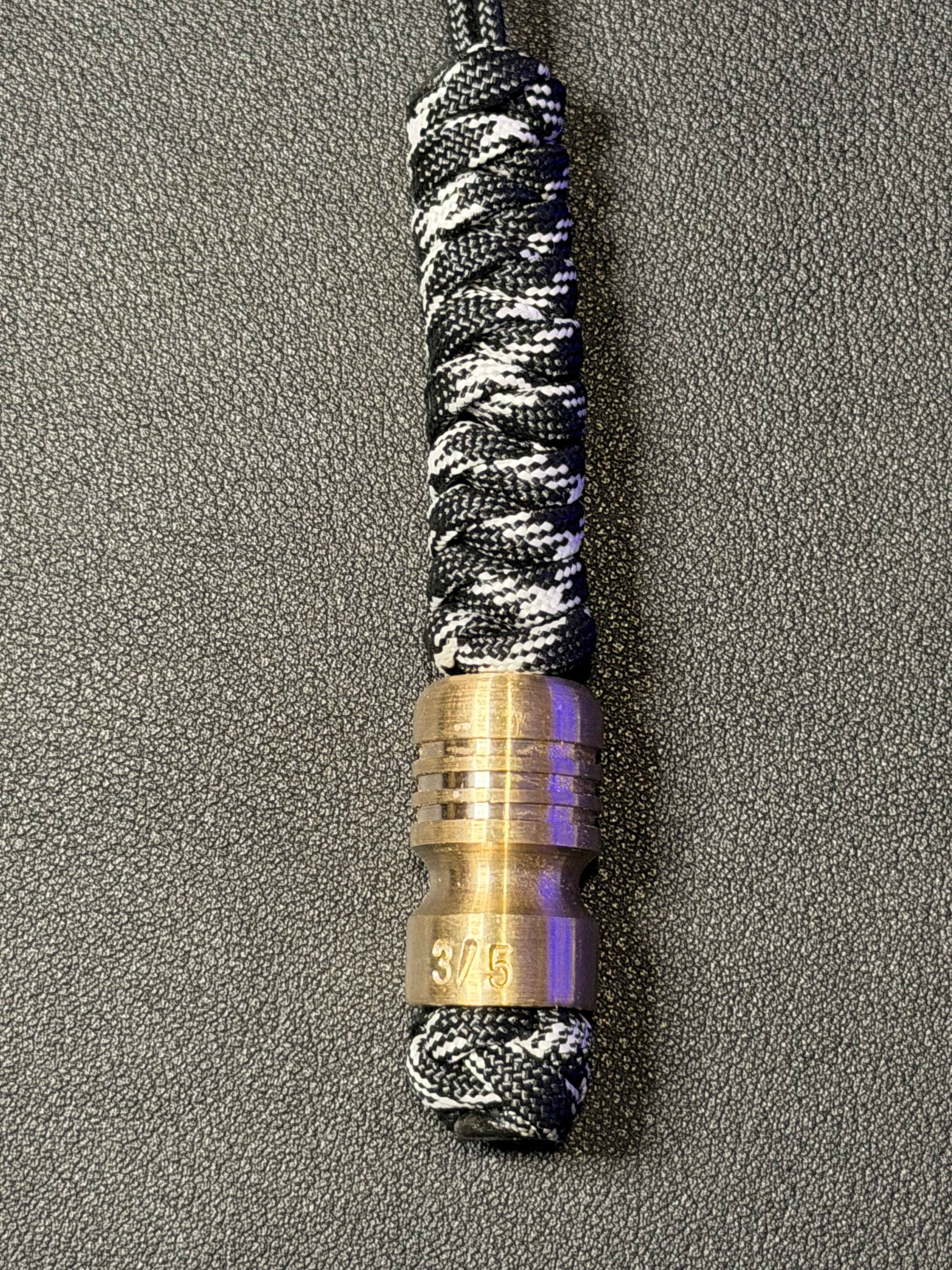 Numbered stud lanyard