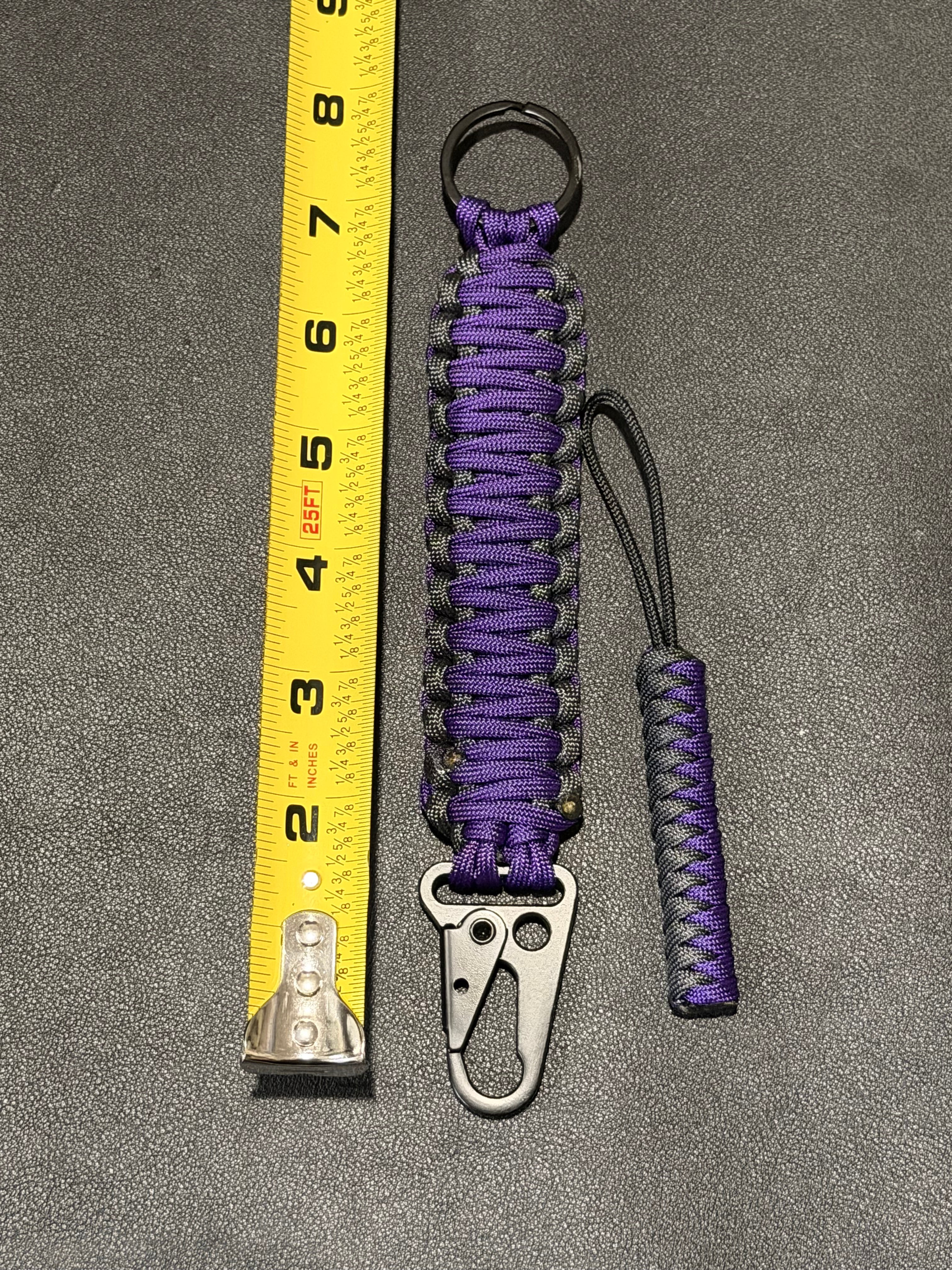 Tactical keychain with matching knife knot.